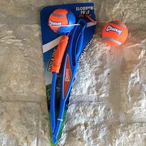 ChuckIt! Dog Fetch & Fold Ball Launcher and 2 Tennis Ball pack, Medium